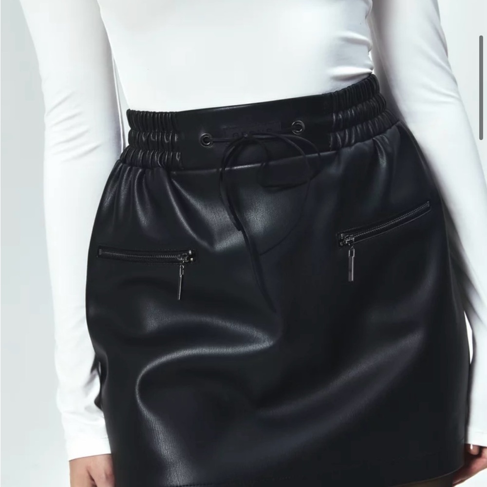 SALE! NWOT Black Faux Leather Skirt Size Small Super Cute!